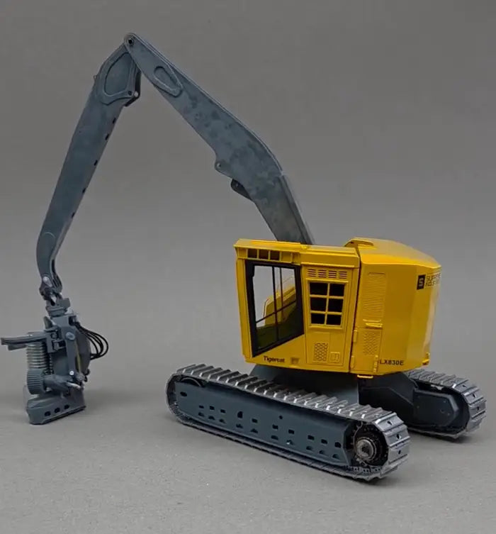 Load image into Gallery viewer, PAPYHOBBY - 1/24 - H822C HARVESTER - SCALE MODEL | FORESTRY