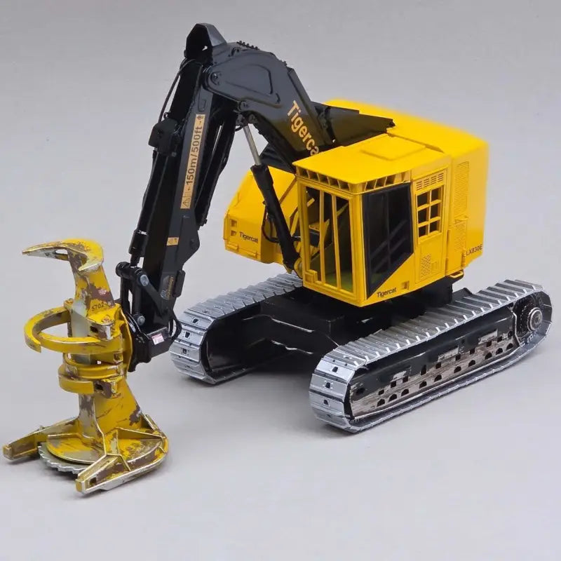 Load image into Gallery viewer, PAPYHOBBY - 1/24 - LX830 FELLER BUNCHER - SCALE MODEL