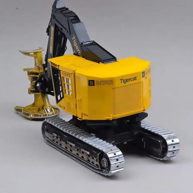 Load image into Gallery viewer, PAPYHOBBY - 1/24 - LX830 FELLER BUNCHER - SCALE MODEL