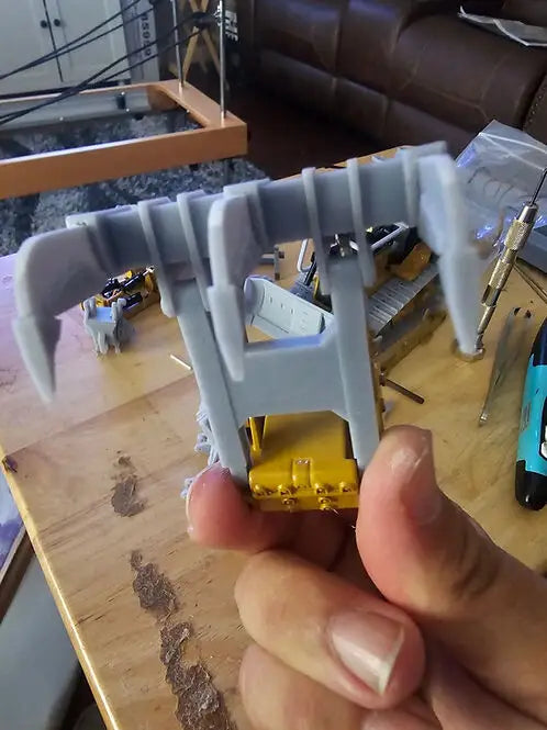 Chargez l'image dans la visionneuse de la galerie, PAPYHOBBY - 1/50 - CAT D10 RIPPER - DIECAST | SCALE