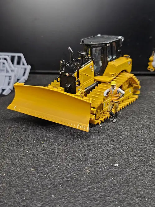 Load image into Gallery viewer, PAPYHOBBY - 1/50 - CAT D6 XE LGP PYRAMID TRACKS - DIECAST