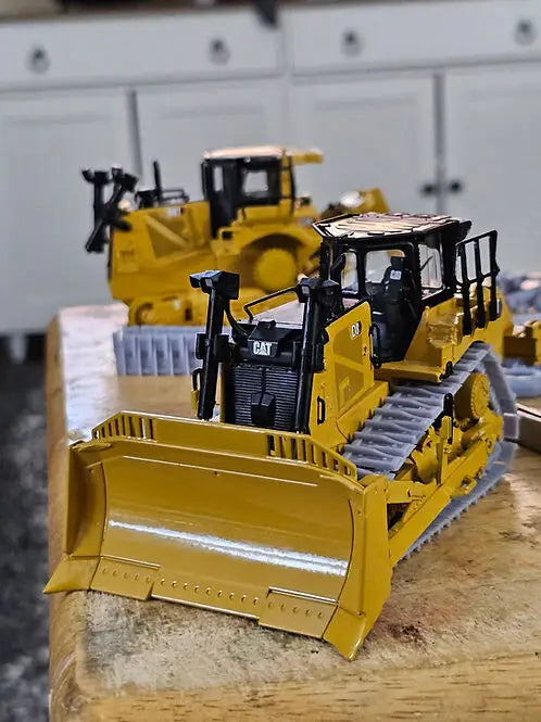 Chargez l'image dans la visionneuse de la galerie, PAPYHOBBY - 1/50 - CAT D8 (2025) WASTE TRACKS - DIECAST