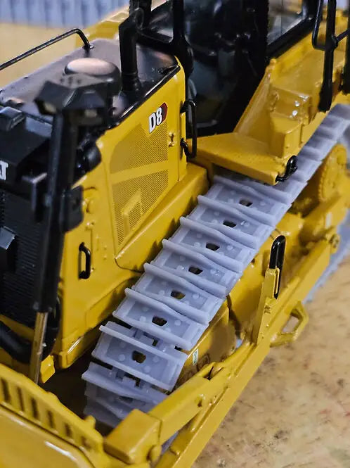 Chargez l'image dans la visionneuse de la galerie, PAPYHOBBY - 1/50 - CAT D8 (2025) WASTE TRACKS - DIECAST