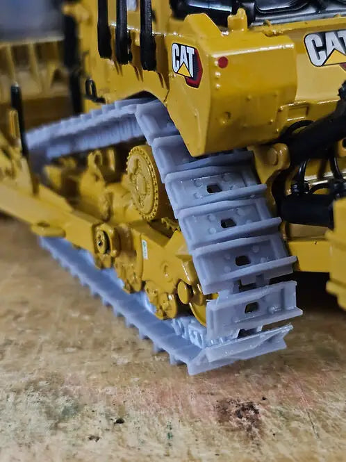 Chargez l'image dans la visionneuse de la galerie, PAPYHOBBY - 1/50 - CAT D8 (2025) WASTE TRACKS - DIECAST