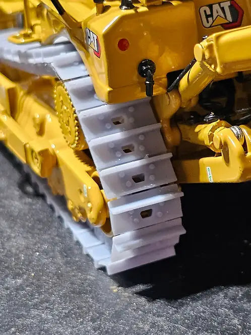 Load image into Gallery viewer, PAPYHOBBY - 1/50 - CAT D8T 28 INCH TRACKS WITH HOLE