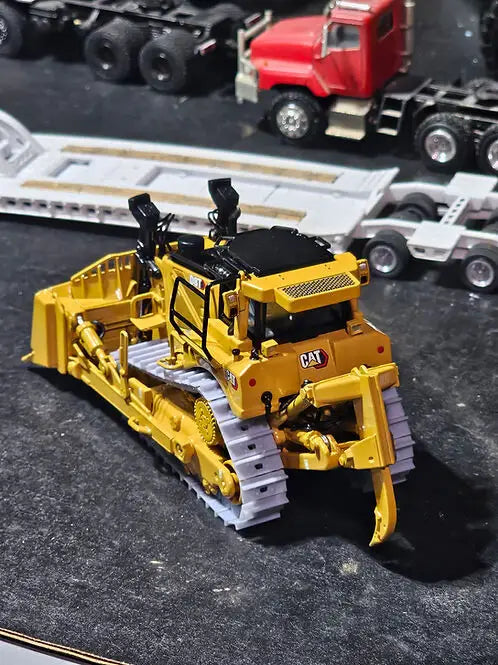 Load image into Gallery viewer, PAPYHOBBY - 1/50 - CAT D8T 28 INCH TRACKS WITH HOLE