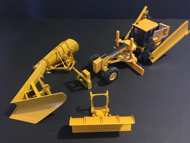 Load image into Gallery viewer, PAPYHOBBY - 1/50 - J-DEERE GRADER W/ PLOW & SIDEWING
