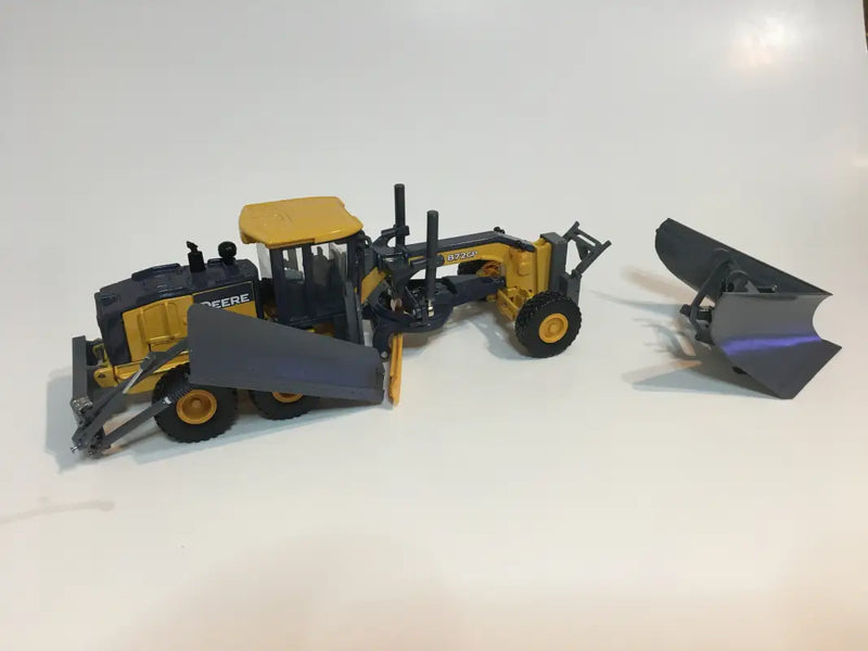 Chargez l'image dans la visionneuse de la galerie, PAPYHOBBY - 1/50 - J-DEERE GRADER W/ PLOW & SIDEWING