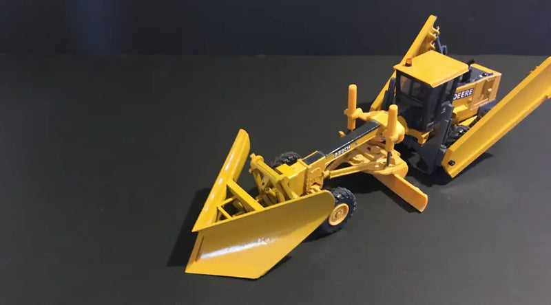 Chargez l'image dans la visionneuse de la galerie, PAPYHOBBY - 1/50 - J-DEERE GRADER W/ PLOW & SIDEWING