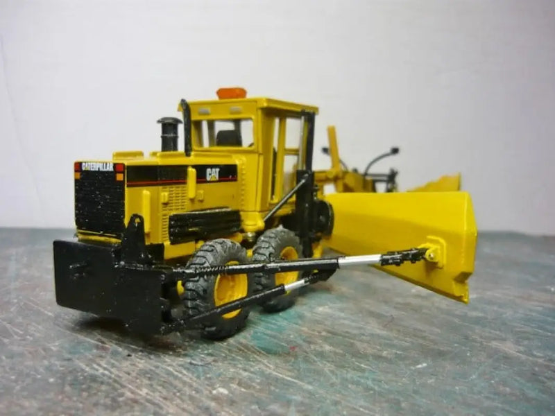 Load image into Gallery viewer, PAPYHOBBY 1/50 ONEWAY SNOWPLOW W/ SIDE WING GRADER DIECAST