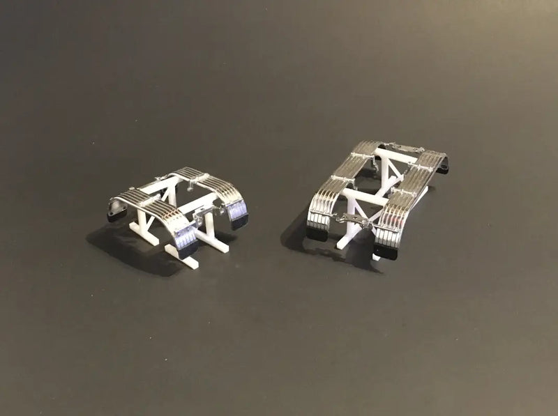 Load image into Gallery viewer, PAPYHOBBY - 1/50 - REAR FENDER - 01 - CHROME - DIECAST