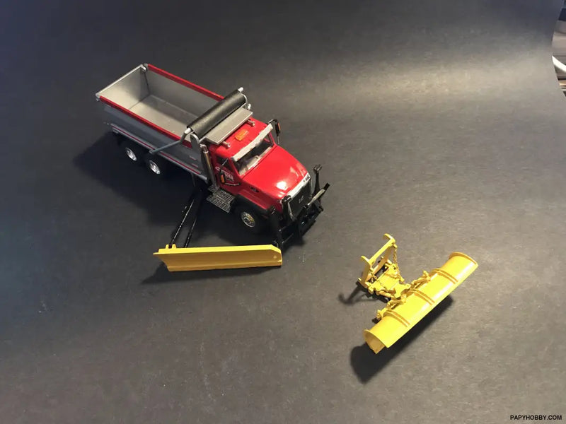 Load image into Gallery viewer, PAPYHOBBY - 1/50 - REVERSIBLE SNOWPLOW ASSEMBLY - SCALE