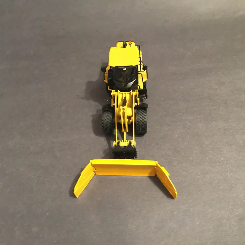 Load image into Gallery viewer, PAPYHOBBY - 1/50 - WHEEL LOADER CAT 930K W/ MP SNOWPLOW SET