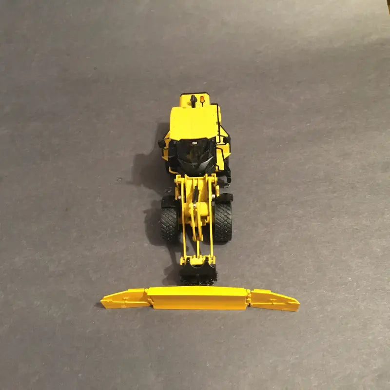 Load image into Gallery viewer, PAPYHOBBY - 1/50 - WHEEL LOADER CAT 930K W/ MP SNOWPLOW SET