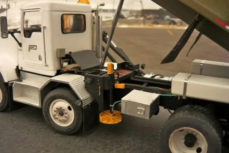 Load image into Gallery viewer, PAPYHOBBY - 4 SEASONS HYBRID SPREADER - SCALE 1:25 - SCALE