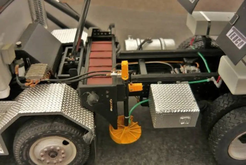 Load image into Gallery viewer, PAPYHOBBY - 4 SEASONS HYBRID SPREADER - SCALE 1:25 - SCALE