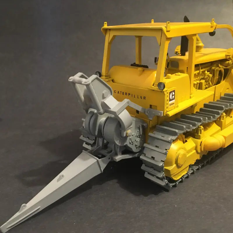 Load image into Gallery viewer, PAPYHOBBY - D8 - LOG WINCH 05 W/ STUMP SPLITTER - 1/25