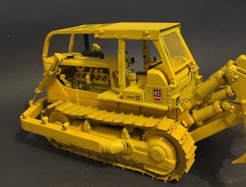 Load image into Gallery viewer, D8K - Cab 03 1/25 SCALE MODEL | DOZER PARTS

