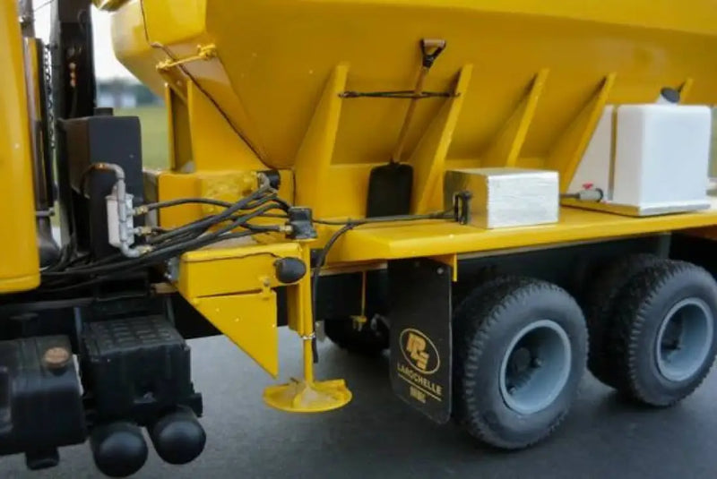 Load image into Gallery viewer, PAPYHOBBY - HOPPER SPREADER 02 - SCALE MODEL | SNOW