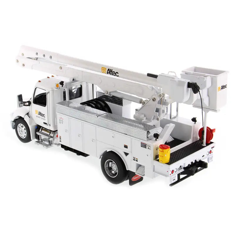 Load image into Gallery viewer, PETERBILT - 1/32 - 536 WITH ALTEC AA55 AERIAL - WHITE CAB