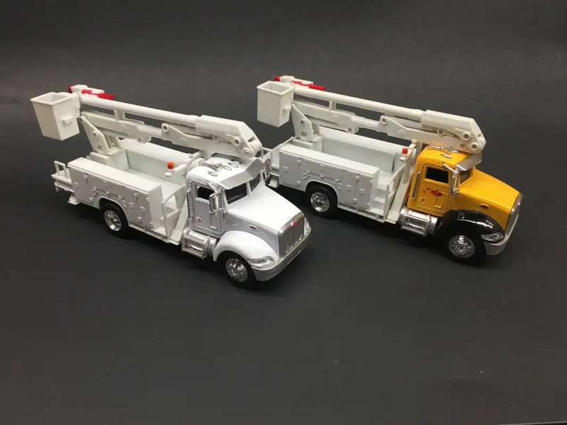 Load image into Gallery viewer, PETERBILT - 1/43 - LONG HAUL PETERBILT 335 LINE MAINTENANCE