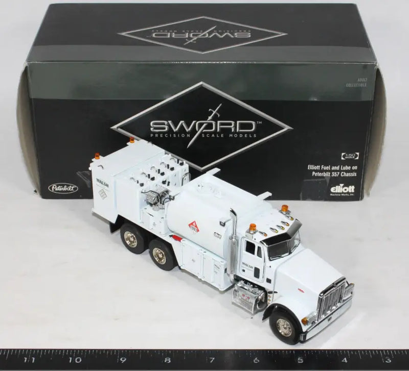 Chargez l'image dans la visionneuse de la galerie, PETERBILT - 1/50 - ELLIOT FUEL AND LUBE ON 357 CHASSIS