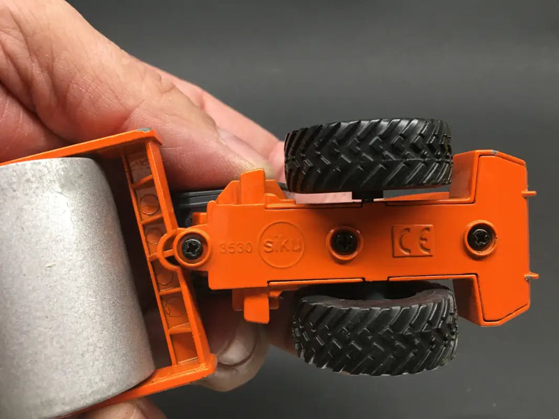 Chargez l'image dans la visionneuse de la galerie, SIKU - 1/50 - WALZENZUG U3530 COMPACTOR - DIECAST | SCALE