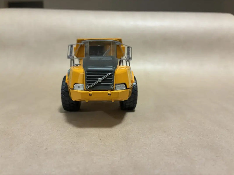 Load image into Gallery viewer, VOLVO - 1/50 - A40D ARTICULATED HAULER DUMP TRUCK - DIECAST