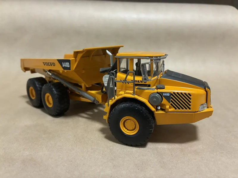 Load image into Gallery viewer, VOLVO - 1/50 - A40D ARTICULATED HAULER DUMP TRUCK - DIECAST