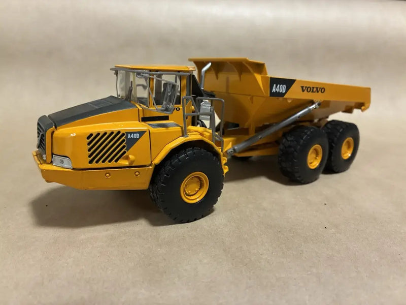 Load image into Gallery viewer, VOLVO - 1/50 - A40D ARTICULATED HAULER DUMP TRUCK - DIECAST