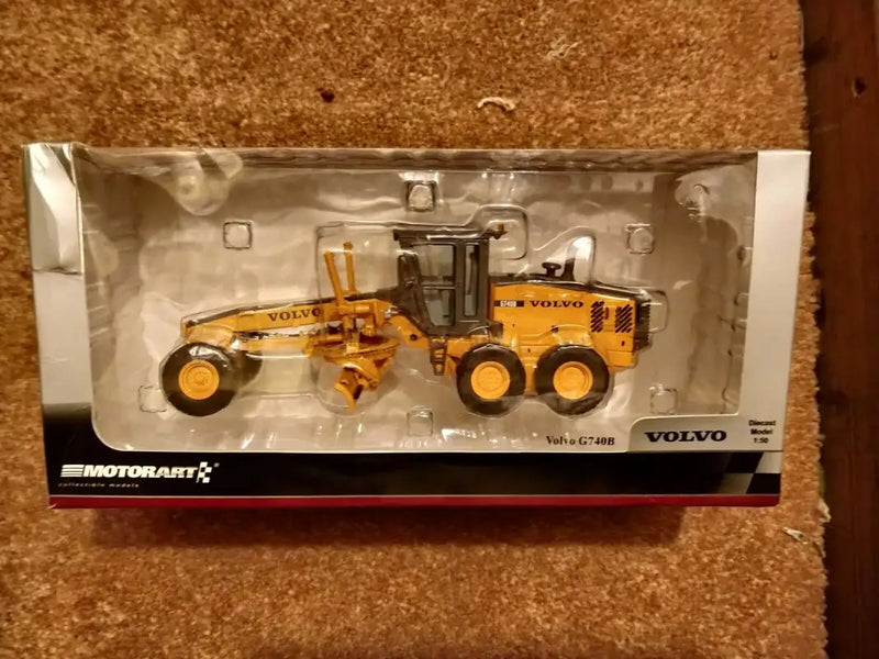 Load image into Gallery viewer, VOLVO - 1/50 - VOLVO G740B MOTOR GRADER - DIECAST | SCALE