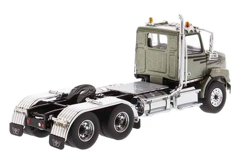 Chargez l'image dans la visionneuse de la galerie, WESTERN STAR - 1/50 - 4700 SB TANDEM TRACTOR METALLIC OLIVE