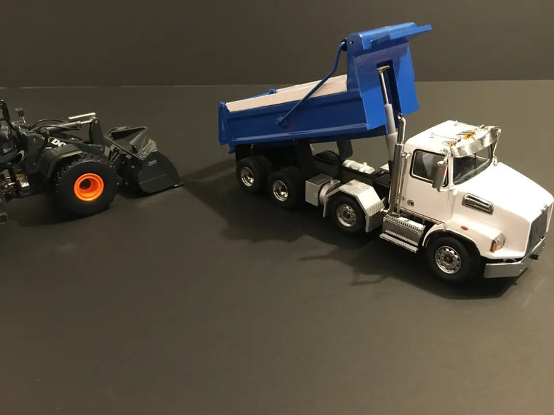 Load image into Gallery viewer, WESTERN STAR - 1/50 - 4700 (WHITE) 12 WHEELERS DUMP TRUCK