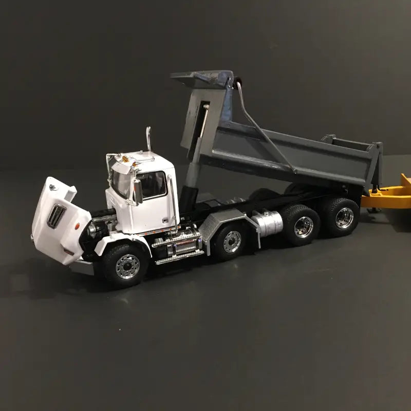 Chargez l'image dans la visionneuse de la galerie, WESTERN STAR - 1/50 - 4700 (WHITE) 12 WHEELERS DUMP TRUCK