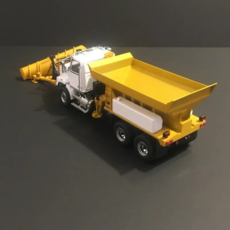 Load image into Gallery viewer, WESTERN STAR - 1/50 - 4700 (WHITE) SNOW EQUIPPED - DIECAST