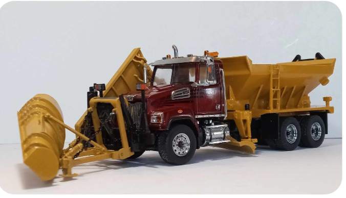 1/50 - Western Star 4700 Red Cab with underbelly and Snow