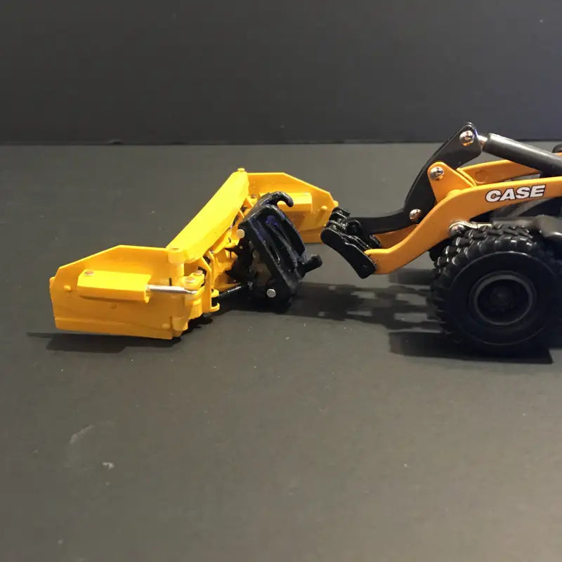 Load image into Gallery viewer, CASE - 1/50 - 621G WHEEL LOADER W/ MP SNOW PLOW - DIECAST
