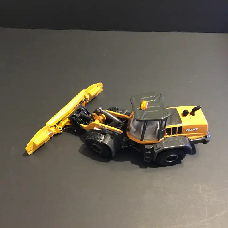 Load image into Gallery viewer, CASE - 1/50 - 621G WHEEL LOADER W/ MP SNOW PLOW - DIECAST
