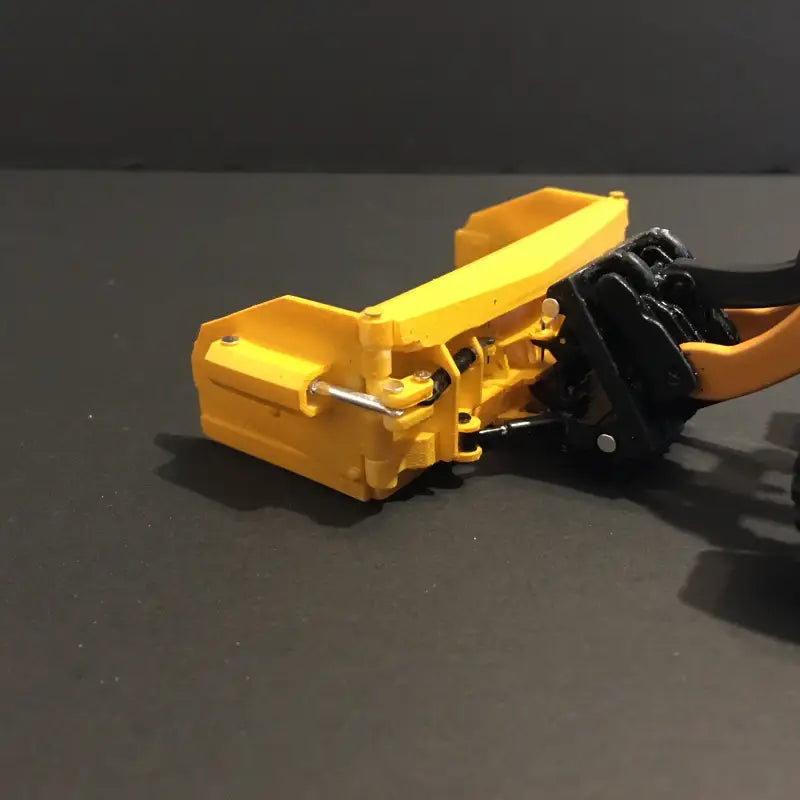 Load image into Gallery viewer, CASE - 1/50 - 621G WHEEL LOADER W/ MP SNOW PLOW - DIECAST
