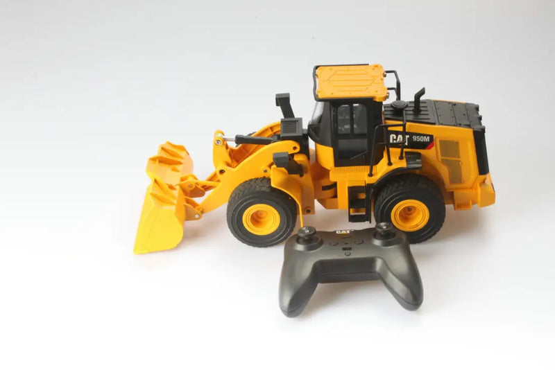 Chargez l&#39;image dans la visionneuse de la galerie, CAT - 1/24 - 950M WHEEL LOADER - REMOTE CONTROL | SCALE
