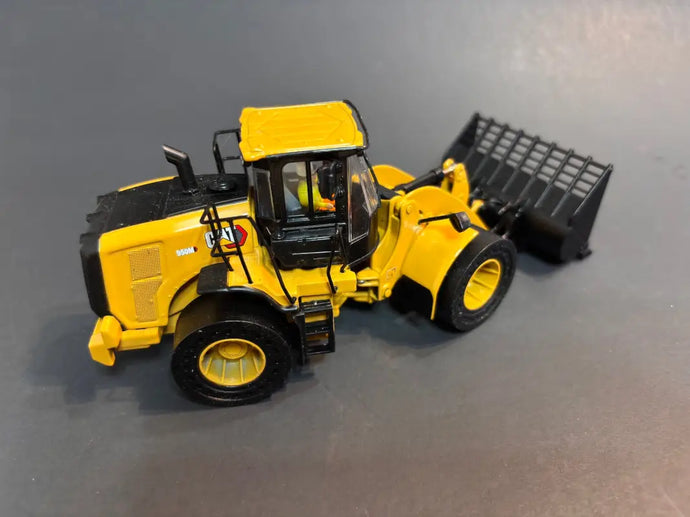 CAT - 1/50 - CAT 950M W/ SOLID TIRE & WASTE HANDLE BUCKET