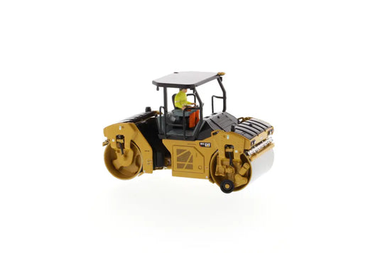 CAT - 1/50 - CB-13 TANDEM VIBRATORY ROLLER WITH ROPS