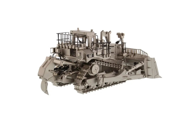 Chargez l&#39;image dans la visionneuse de la galerie, CAT - 1/50 - D11T TRACK-TYPE TRACTOR - MATTE SILVER PLATED
