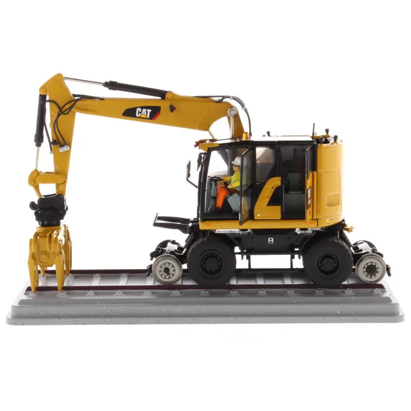 Chargez l&#39;image dans la visionneuse de la galerie, CAT - 1/50 - M323F RAILROAD WHEELED EXCAVATOR CAT YELLOW
