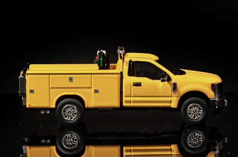 Load image into Gallery viewer, FORD - 1/50 - F350 ROADSIDE SERVICE TRUCK - YELLOW
