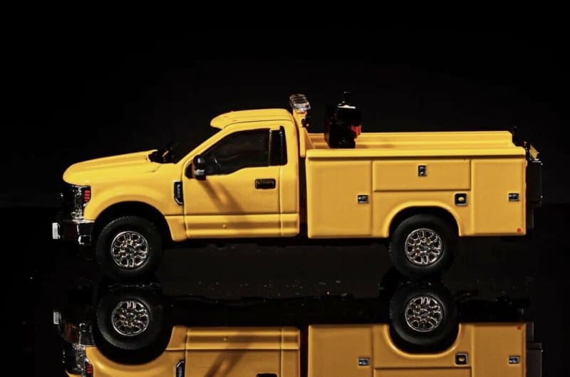 Load image into Gallery viewer, 1/50 - F350 Roadside Service truck YELLOW DIECAST | SCALE
