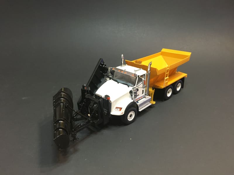 Load image into Gallery viewer, 1/50 - International HX620 (WHITE) Snow Equipped DIECAST
