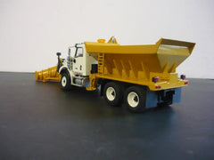 1/50 - International Hx 620 (white) Full Snow Equipped