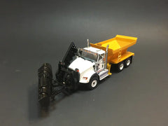 1/50 - International Hx620 (white) Snow Equipped