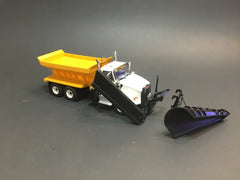 1/50 - International Hx620 (white) Snow Equipped